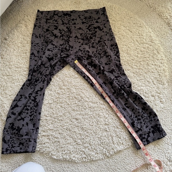 Lululemon All You Do Crop Efflorescent Nebula Floral Black Leggings size 10 - Picture 14 of 14